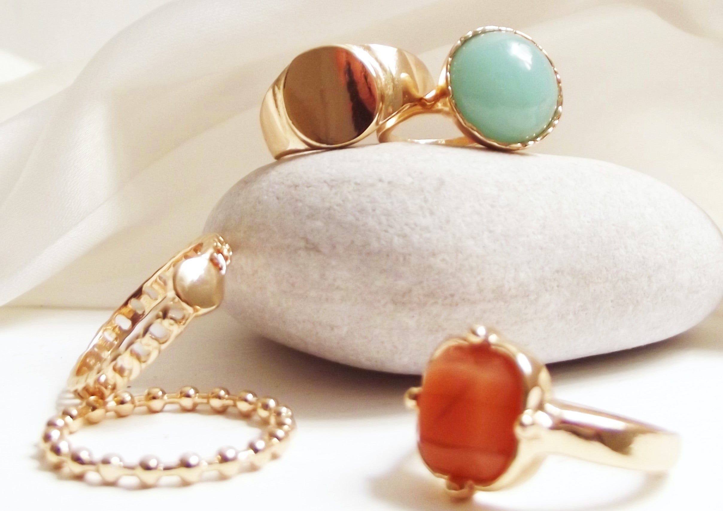 CHASING THE CHILL: COZY JEWELRY TRENDS FOR NOVEMBER NIGHTS