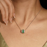Elegant Green Barrel Pendant Necklace – Modern Sparkling Fashion Jewelry