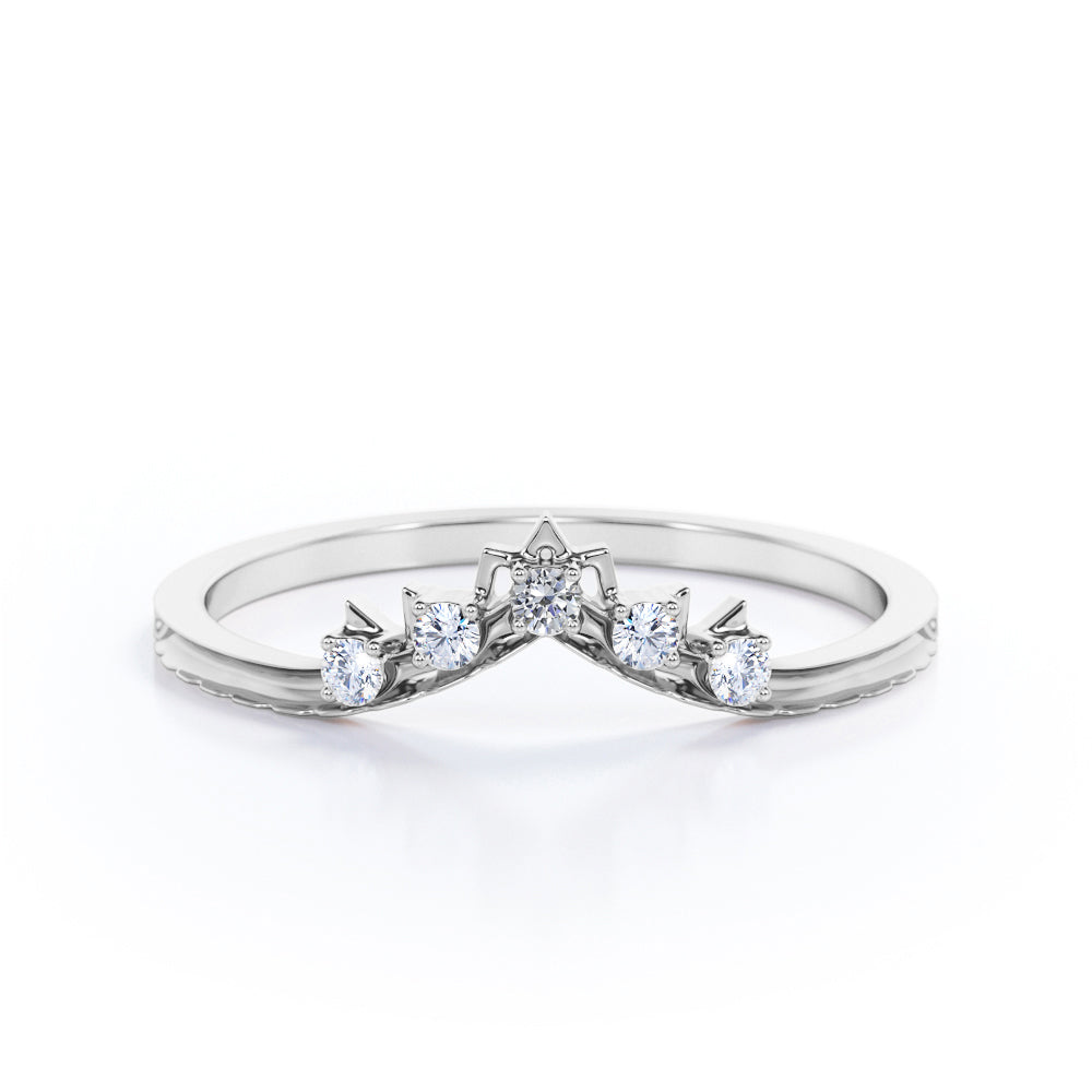 Crown Design 0.10 TCW Round Shape Moissanite Chevron Wedding Band in Black Gold