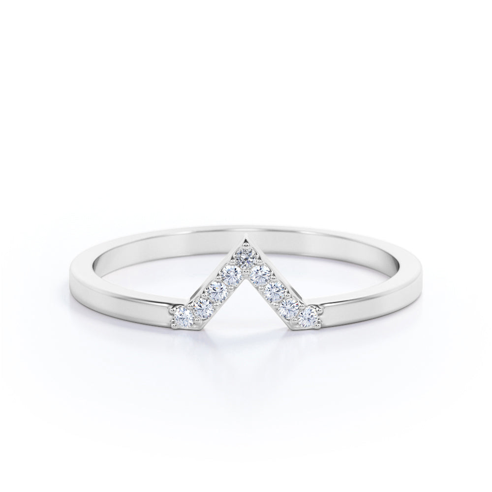 Chevron Flat Band 0.15 TCW Round Shaped Moissanite Pave Accented Wedding Band in Rose Gold