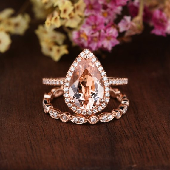 Sale: 1.75 Carat Pear Cut Morganite and Diamond Halo Art Deco Wedding Ring Set on Rose Gold