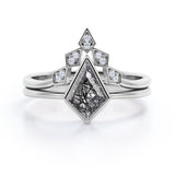 Chevron 1.15 Carat Kite Shaped Dark Black Rutilated Quartz And Diamond Bezel Set V Style Wedding Ring Set In Black Gold