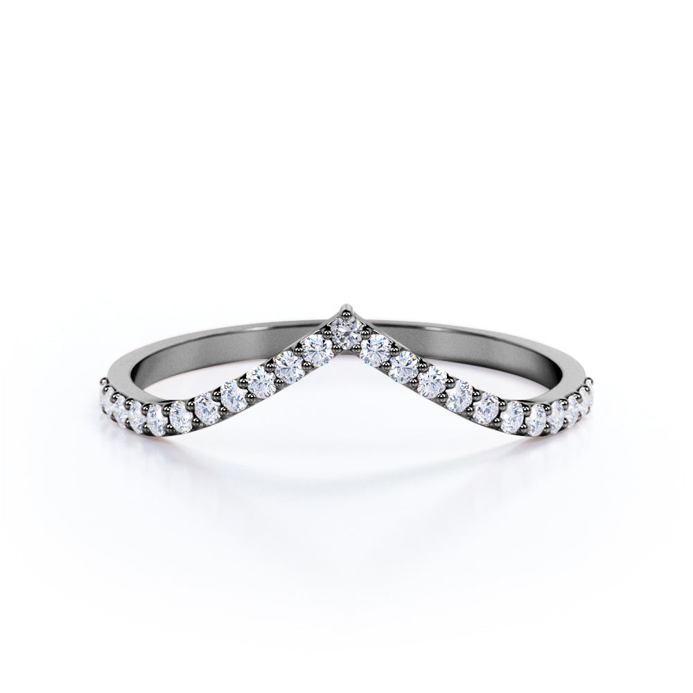 Flat-Band Chevron 0.25 TCW Round Cut Diamond Scalloped Pave Wedding Band in White Gold