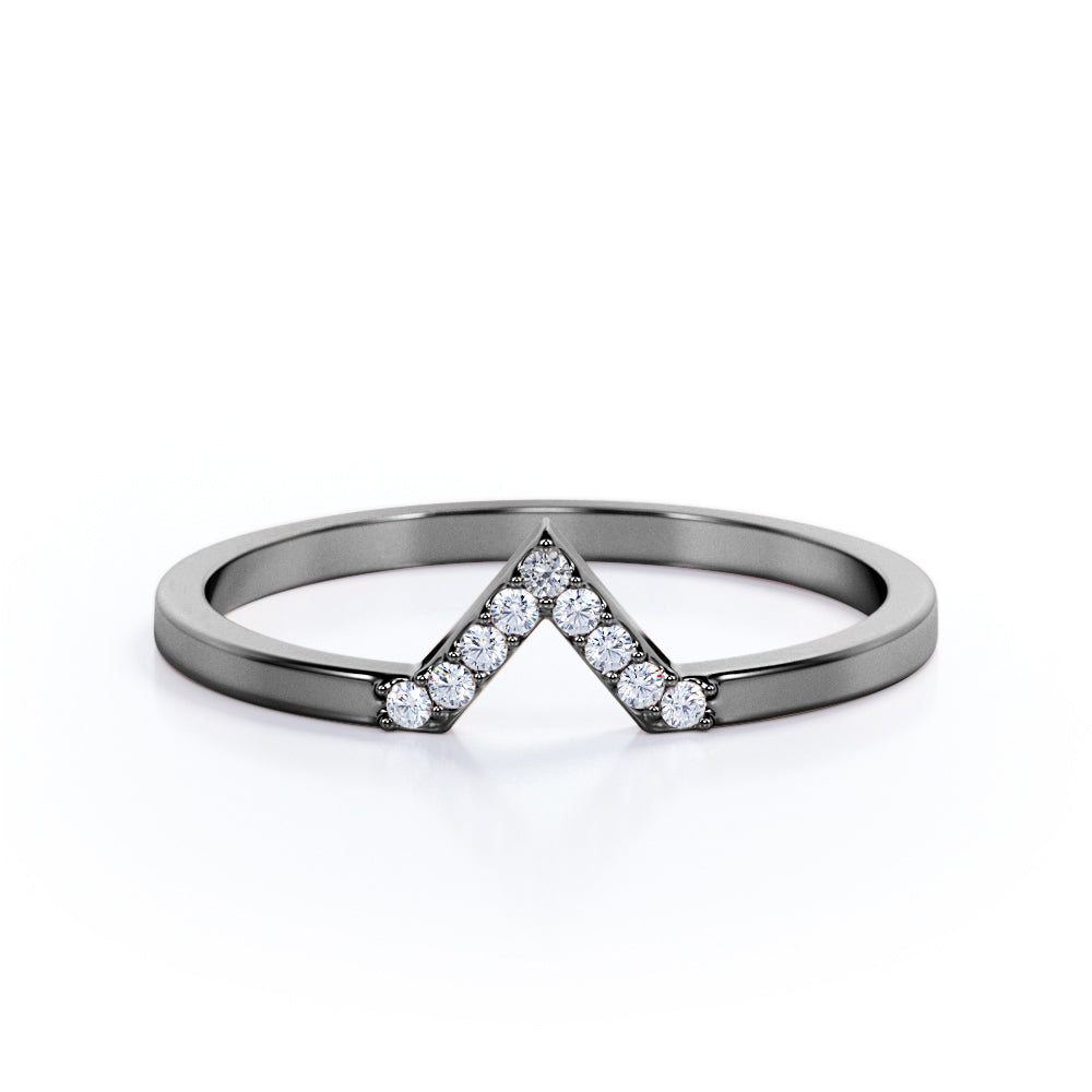 Chevron Flat Band 0.15 TCW Round Shaped Diamond Pave Accented Wedding Band in Rose Gold